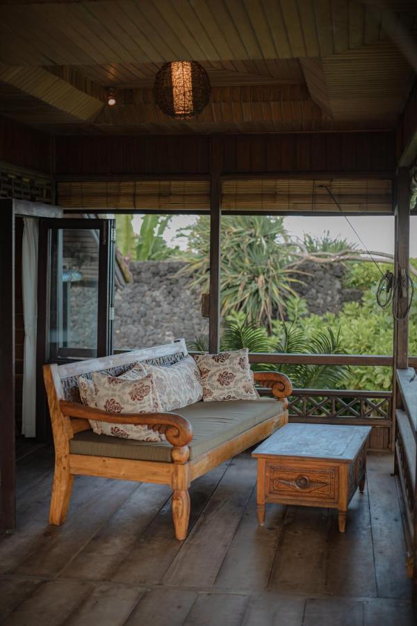Secret Moon Beach House Jasri Bagian luar foto