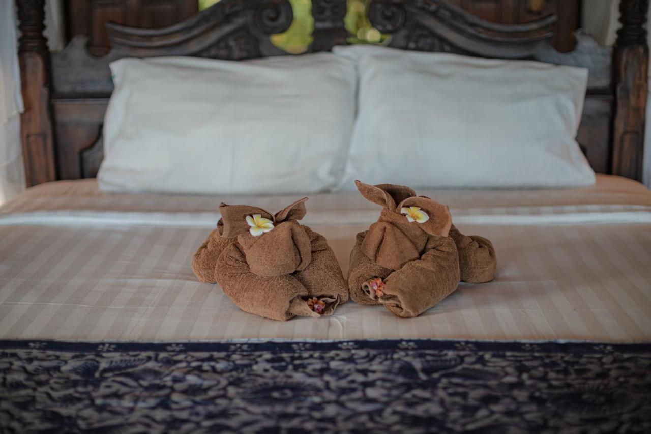 Secret Moon Beach House Jasri Bagian luar foto