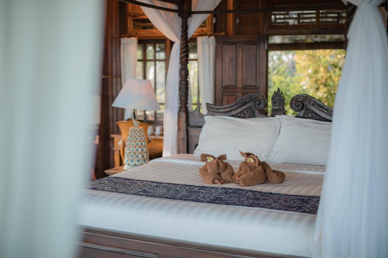 Secret Moon Beach House Jasri Bagian luar foto