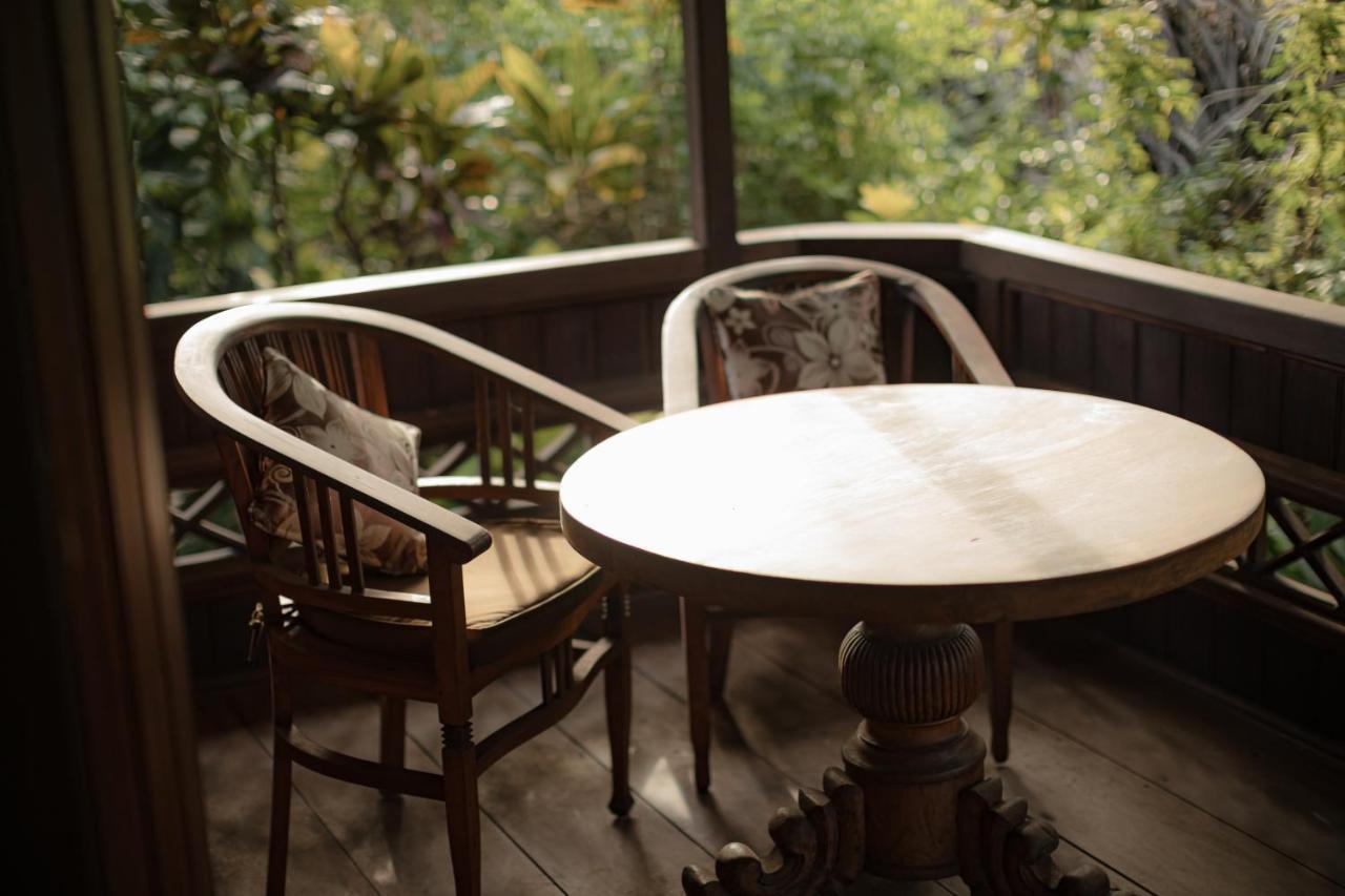 Secret Moon Beach House Jasri Bagian luar foto