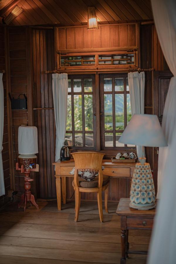 Secret Moon Beach House Jasri Bagian luar foto