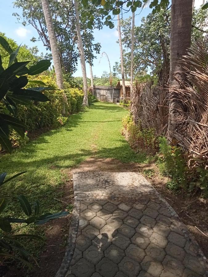 Secret Moon Beach House Jasri Bagian luar foto
