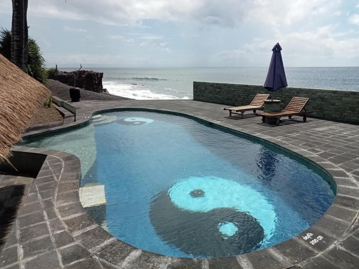 Secret Moon Beach House Jasri Bagian luar foto