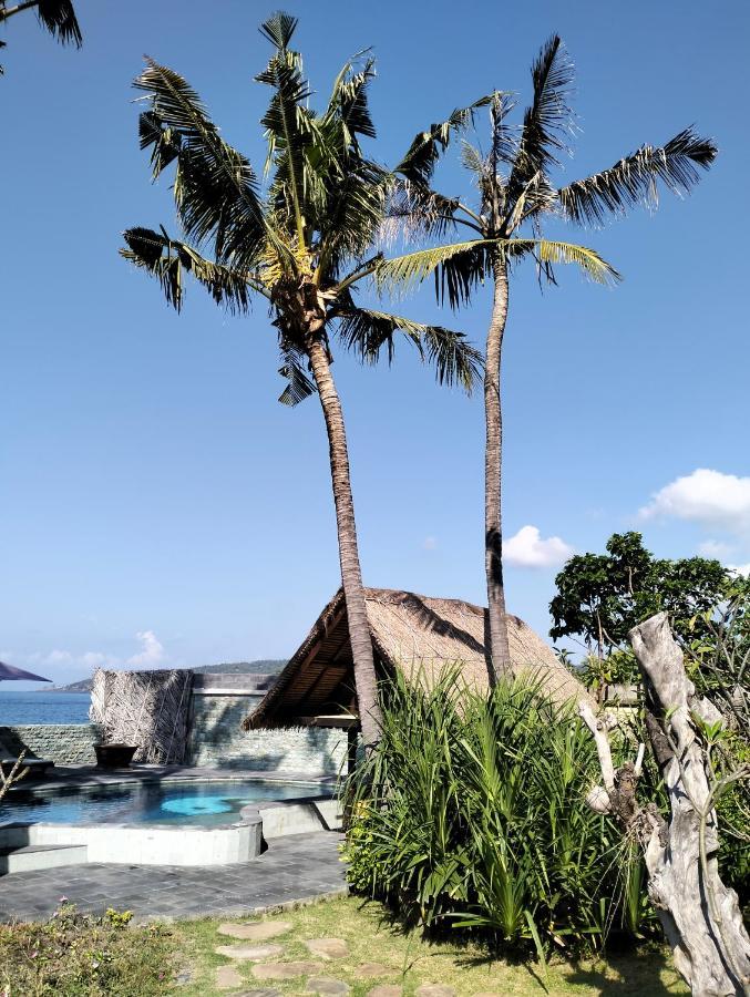 Secret Moon Beach House Jasri Bagian luar foto