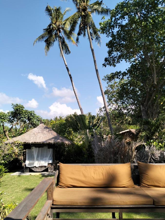 Secret Moon Beach House Jasri Bagian luar foto