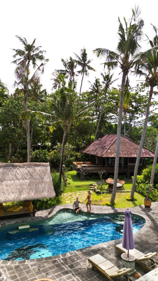 Secret Moon Beach House Jasri Bagian luar foto