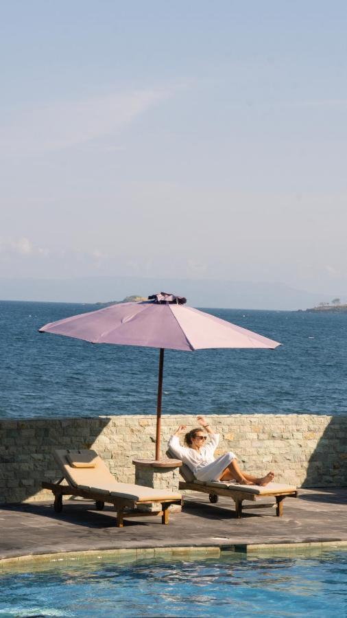 Secret Moon Beach House Jasri Bagian luar foto