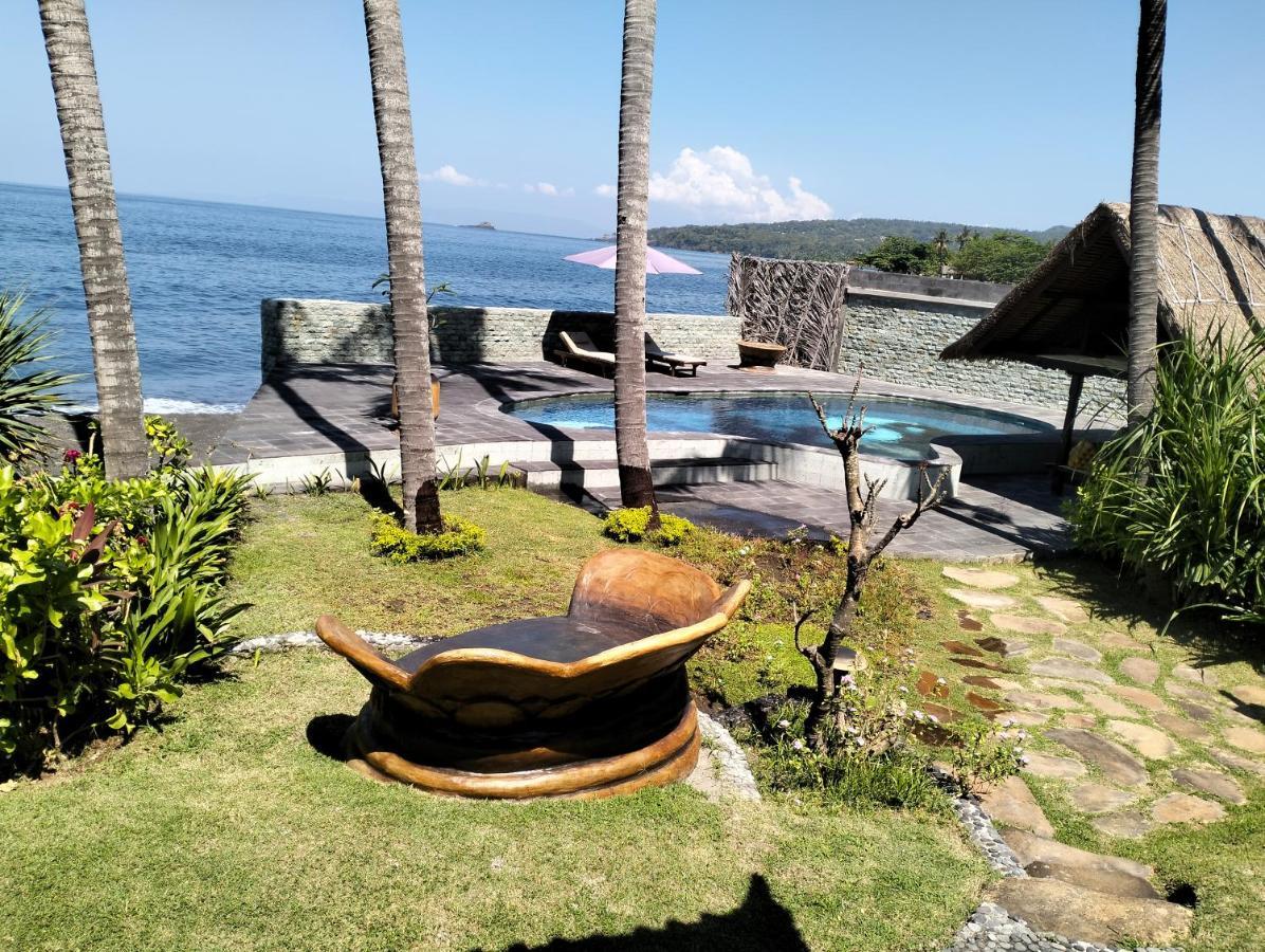 Secret Moon Beach House Jasri Bagian luar foto