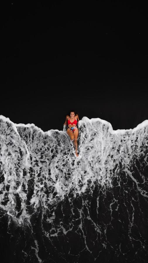Secret Moon Beach House Jasri Bagian luar foto