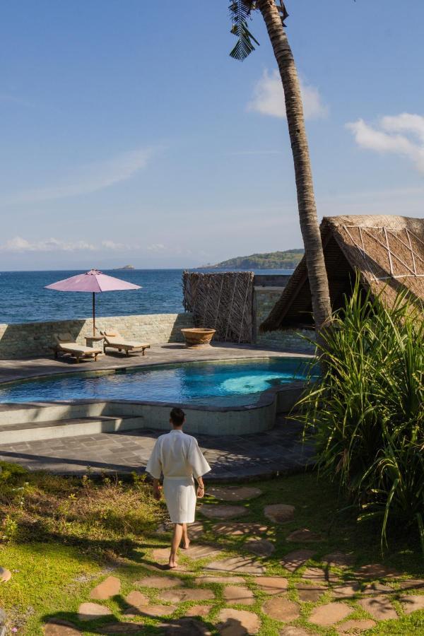 Secret Moon Beach House Jasri Bagian luar foto