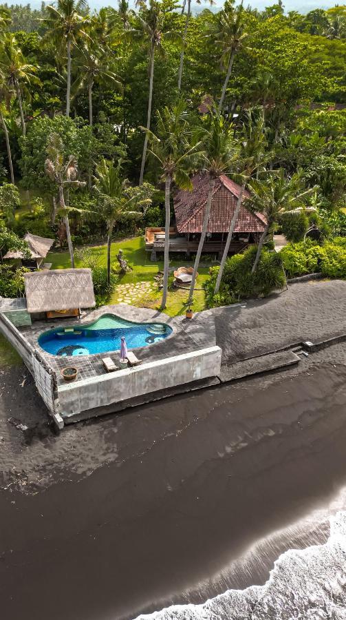 Secret Moon Beach House Jasri Bagian luar foto