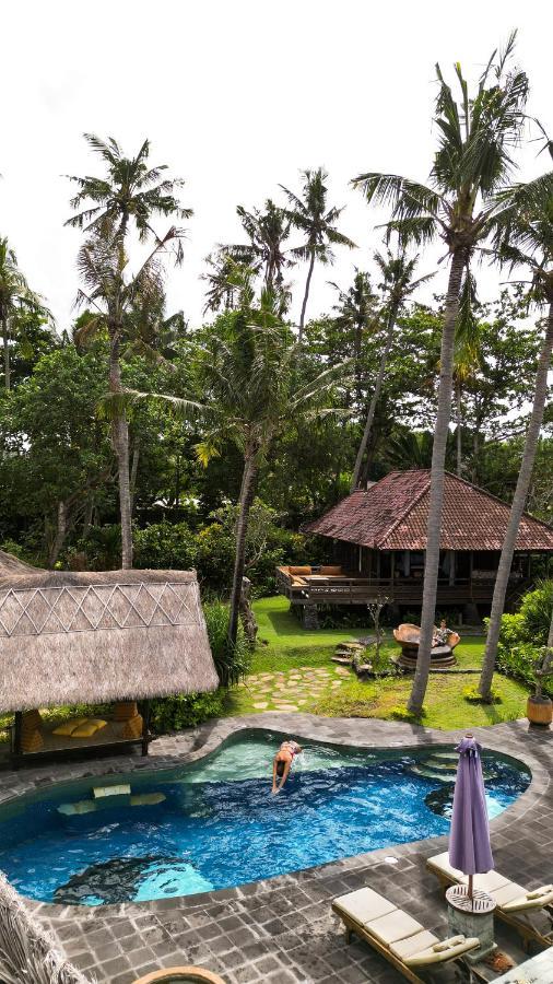 Secret Moon Beach House Jasri Bagian luar foto