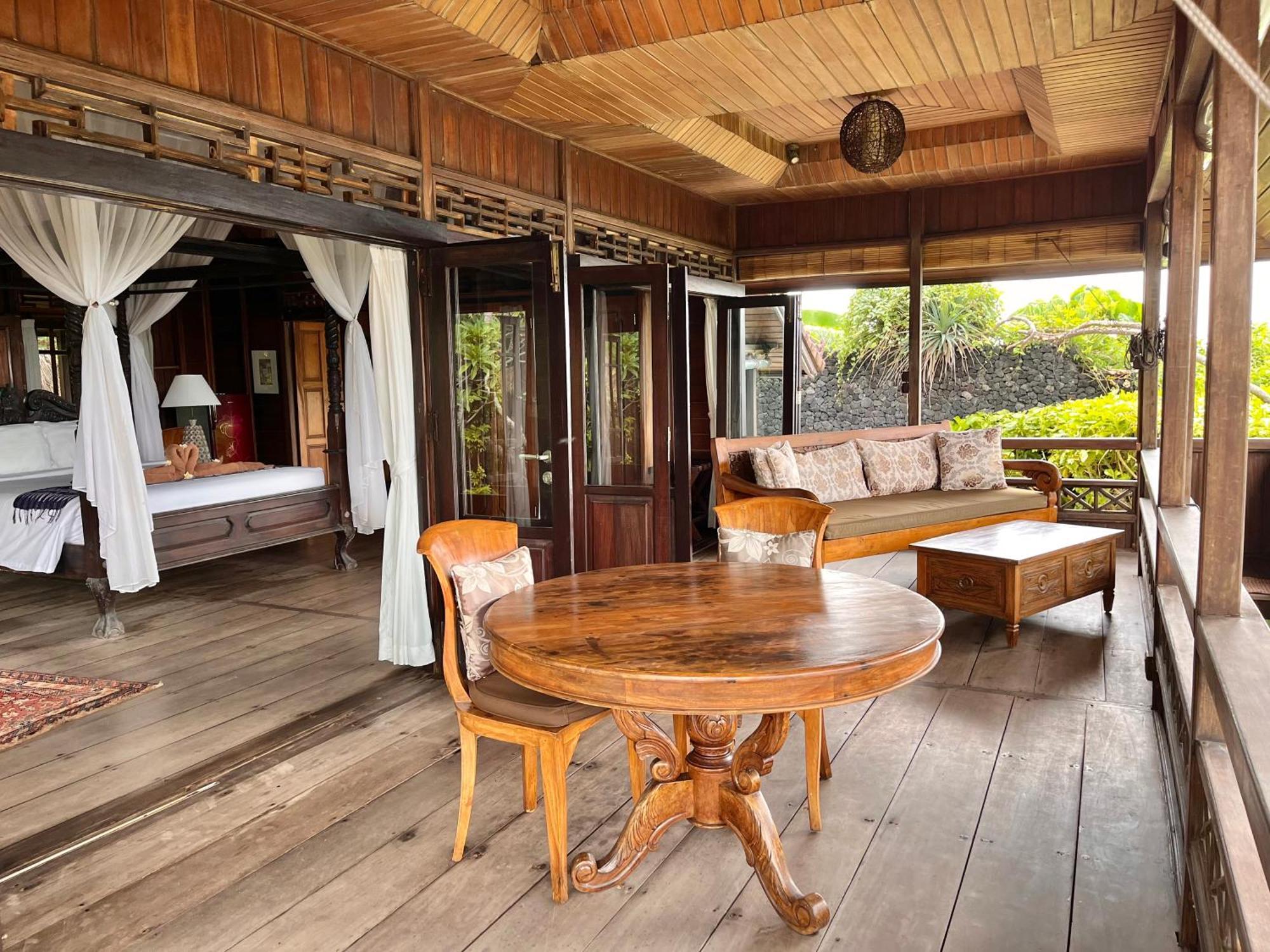 Secret Moon Beach House Jasri Bagian luar foto