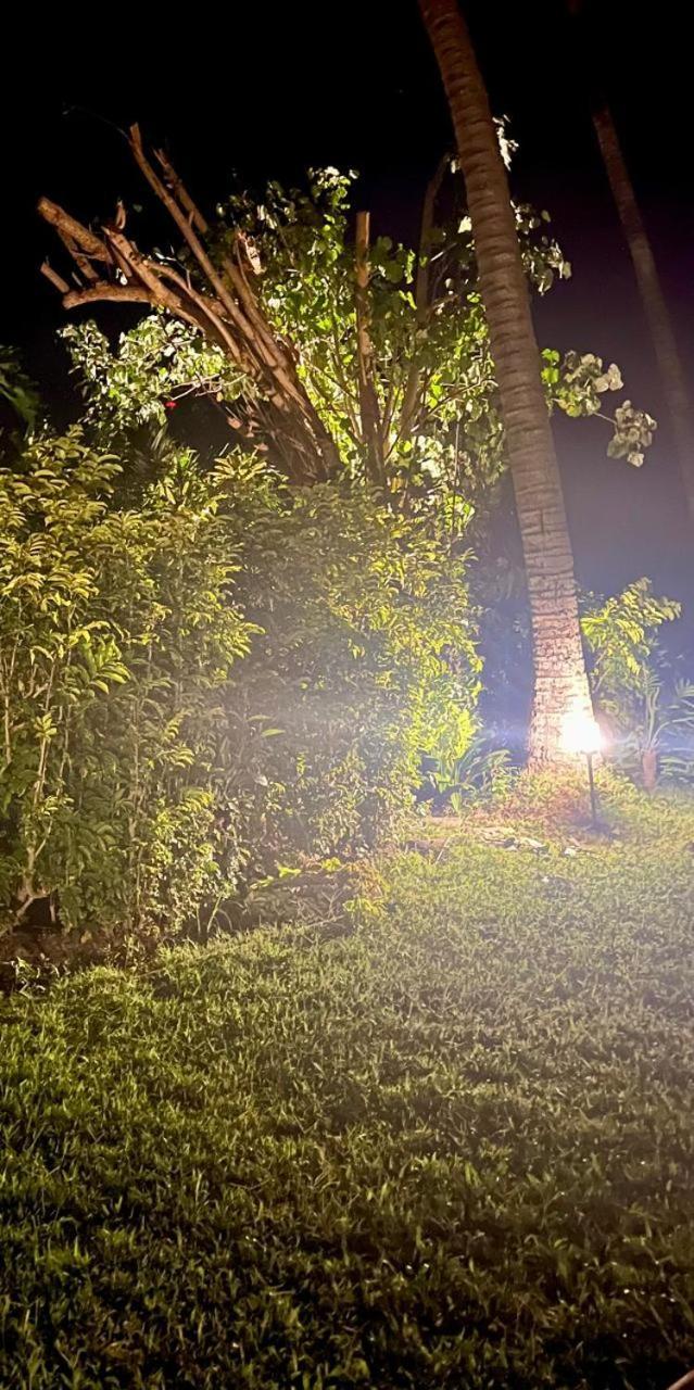 Secret Moon Beach House Jasri Bagian luar foto
