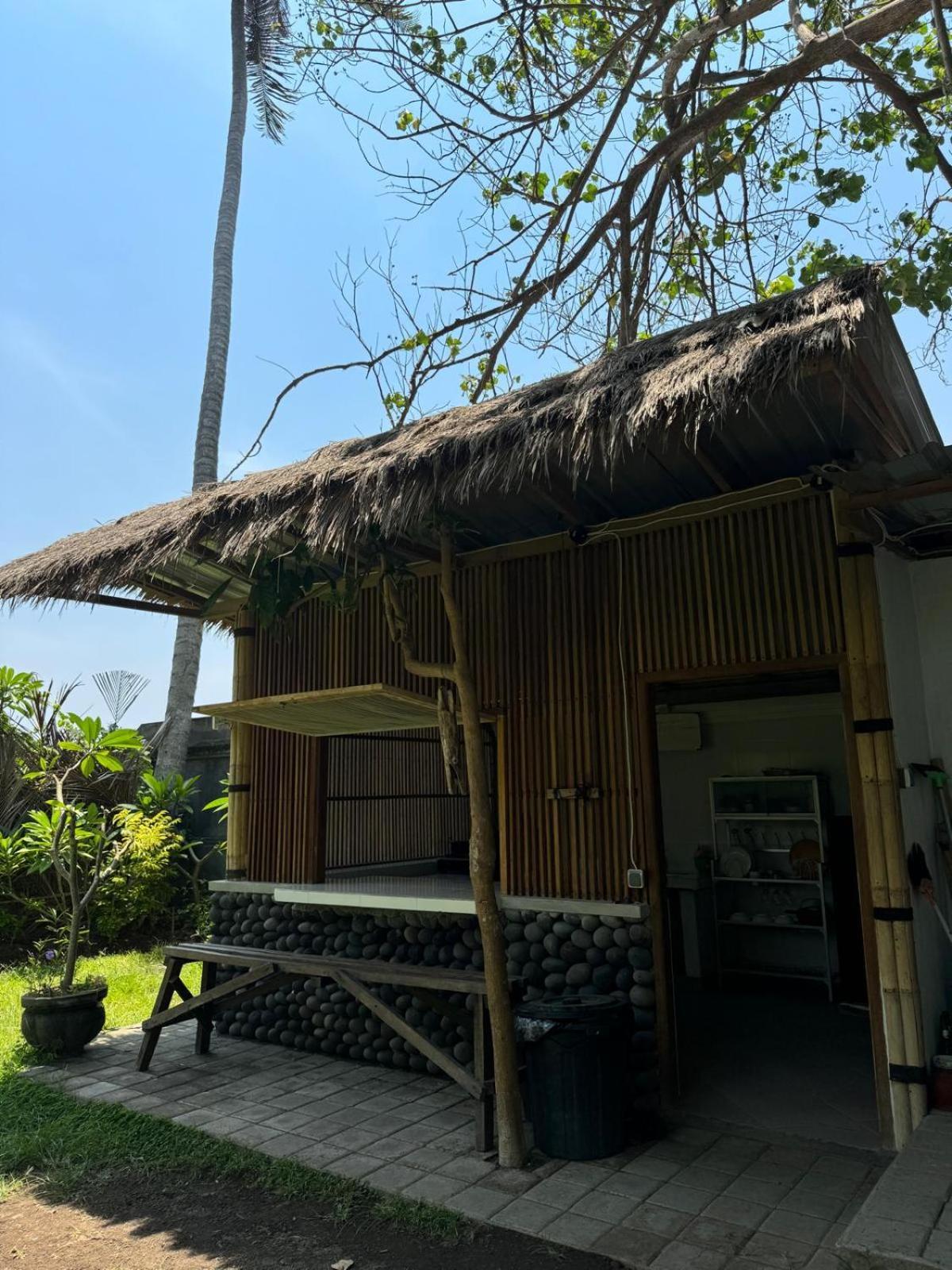 Secret Moon Beach House Jasri Bagian luar foto