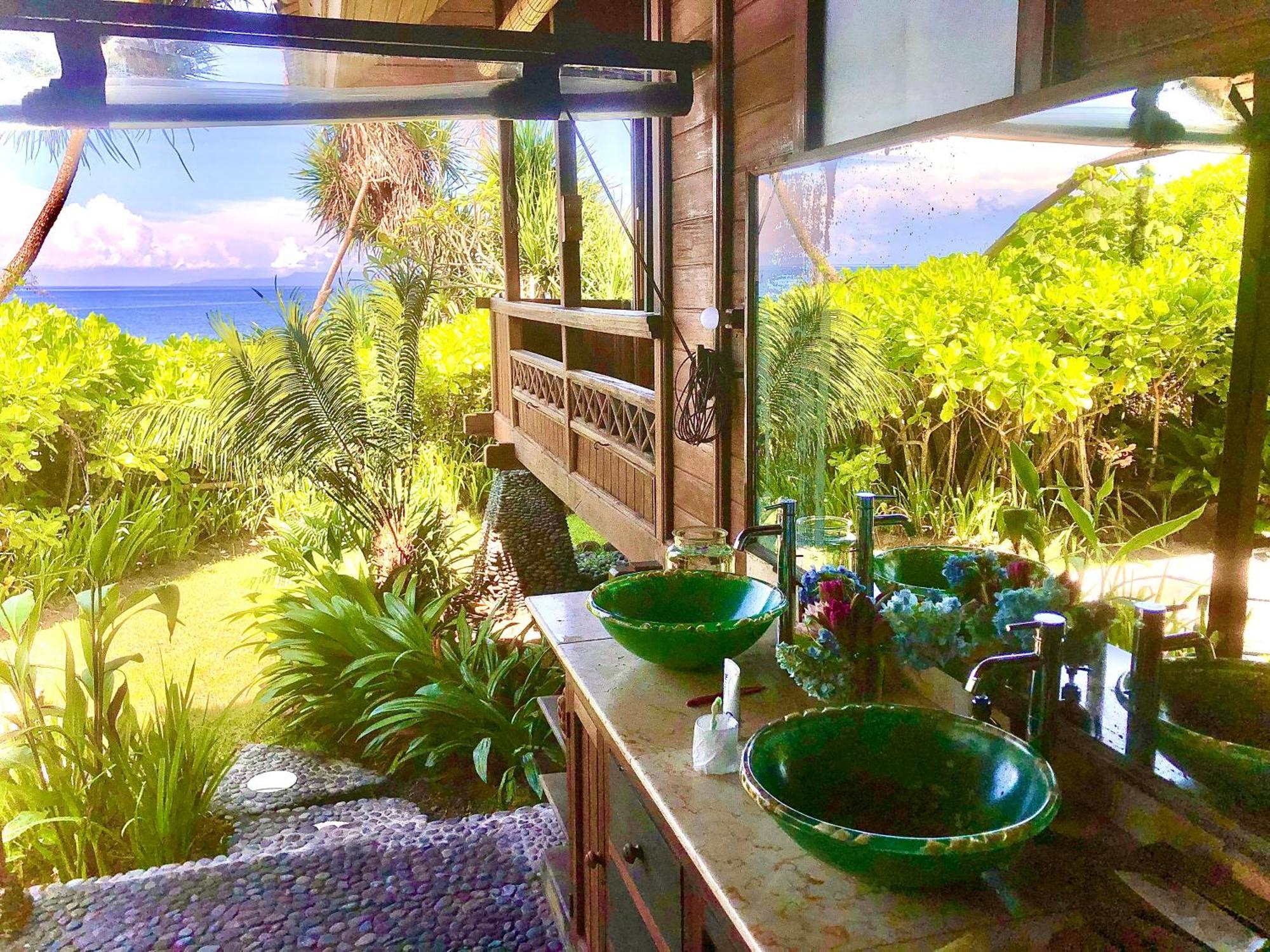 Secret Moon Beach House Jasri Bagian luar foto