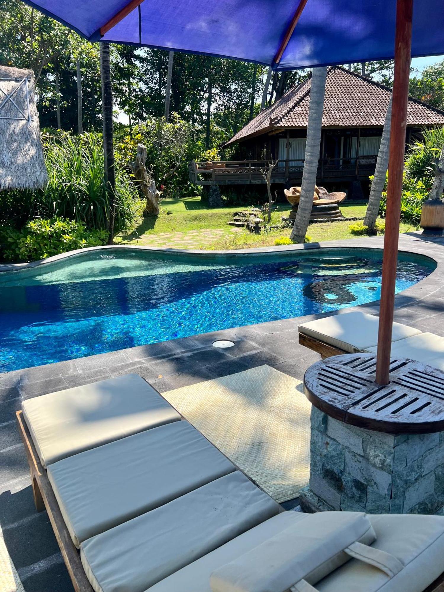 Secret Moon Beach House Jasri Bagian luar foto