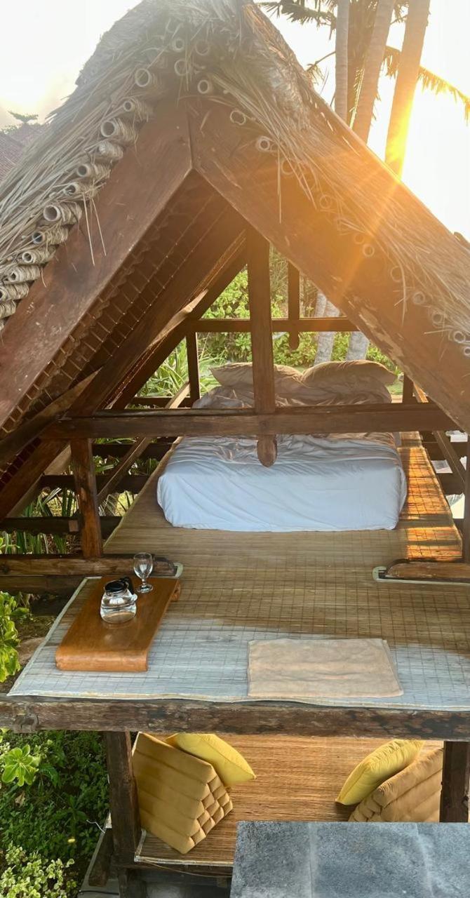Secret Moon Beach House Jasri Bagian luar foto